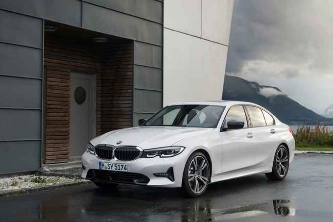 BMW sắp bán xe lắp ráp tại Việt Nam, Mercedes