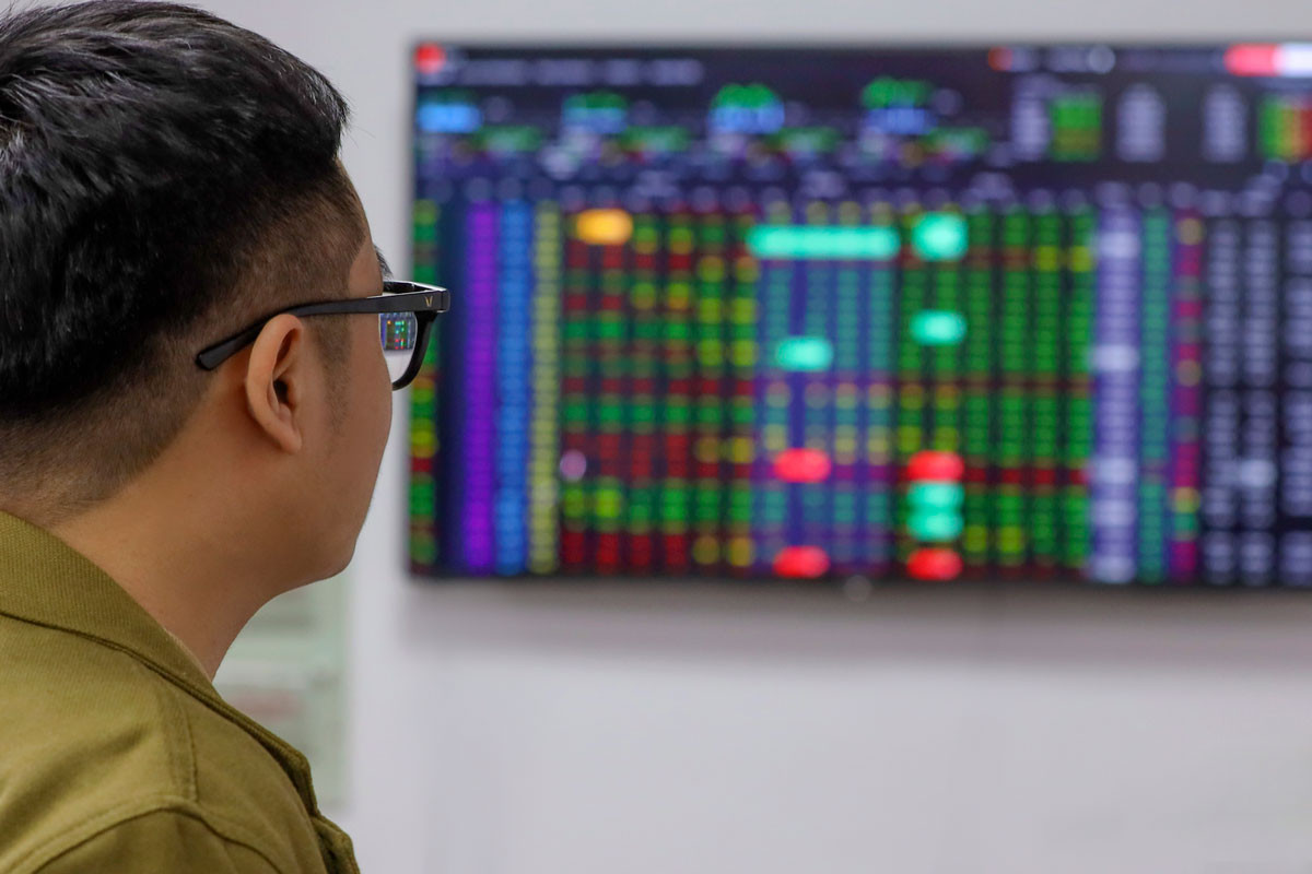 Chứng khoán hôm nay 29/3: cổ phiếu ngân hàng và bất động sản tăng giá