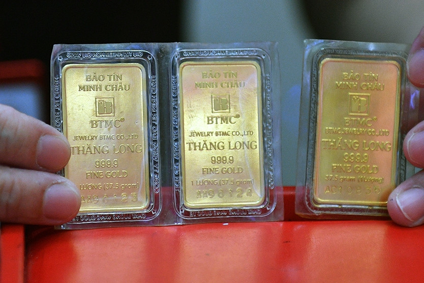 Bản tin tài chính sáng 6/7: Giá vàng, dầu và USD cùng đi lên