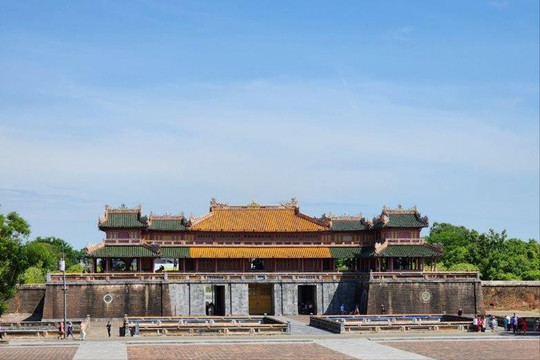'Huế by light