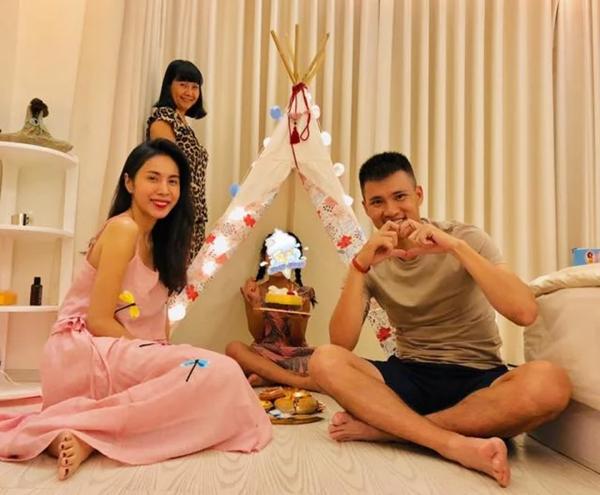 Loạt sao Việt tích cực khoe ảnh con nhưng vẫn quyết tâm giấu kín diện mạo
