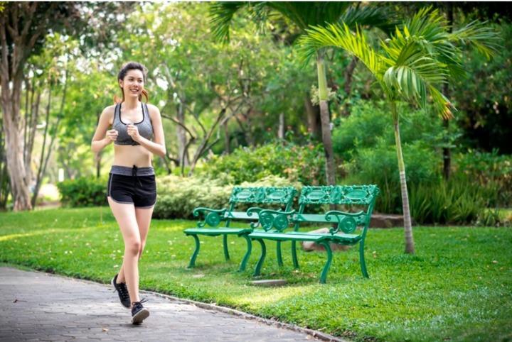 Chạy bộ vào buổi sáng hay buổi tối để giảm cân, giữ dáng hiệu quả