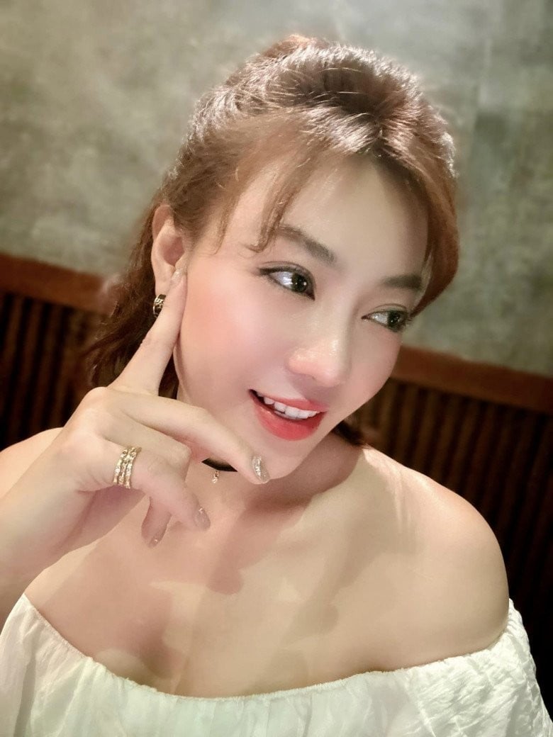 Thanh Hương xác nhận đang hẹn hò chỉ sau đúng 1 ngày công bố đã ly hôn