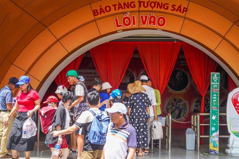 Tượng sáp Quyền Linh, Lý Hải