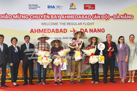 Đón chuyến bay đầu tiên từ Ahmedabad của Ấn Độ đến Đà Nẵng