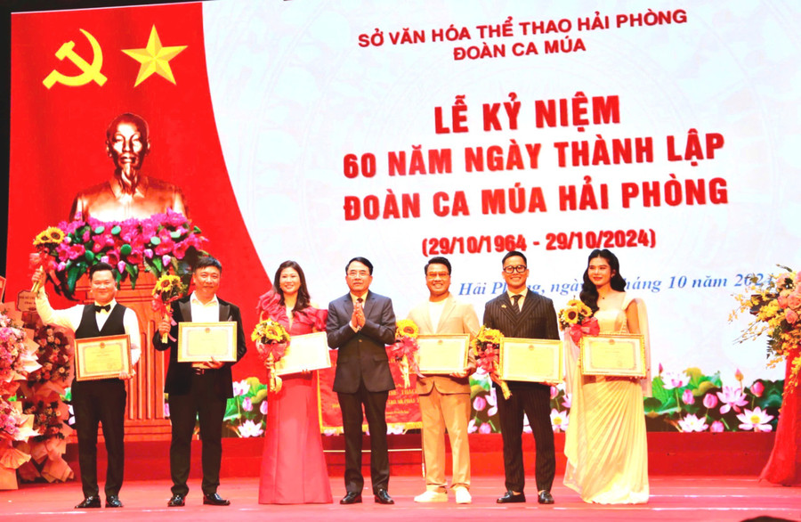Kỷ niệm 60 năm Ngày thành lập Đoàn Ca Múa Hải Phòng